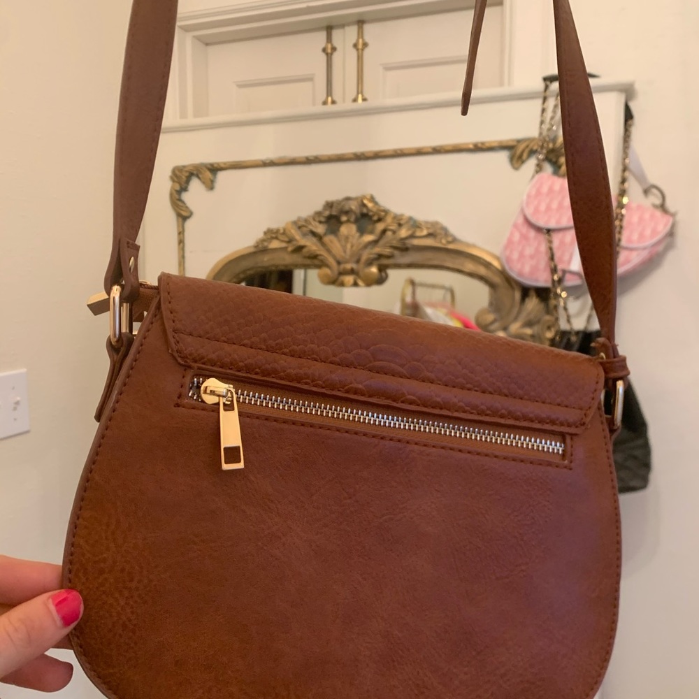Crossbody - Picture 4 of 5